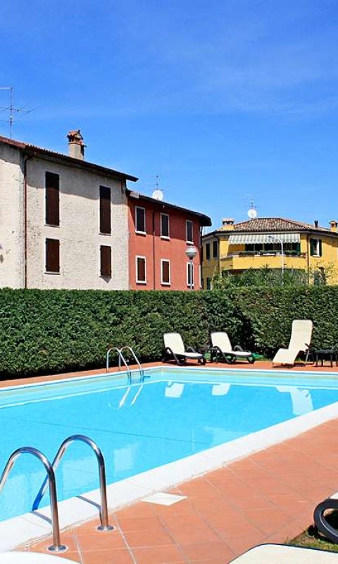 Our small group of apartments offers some facilities like a swimming pool, whirlpool, a tennis court play, the adjoining play ground for kids/children, the car park, proximity to the centre of Torri del Benaco and to the beach of lake Garda.